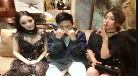 娱乐圈三点吃瓜微博,揭秘明星们的“三点吃瓜”生活 第1张 娱乐圈三点吃瓜微博,揭秘明星们的“三点吃瓜”生活 第1张